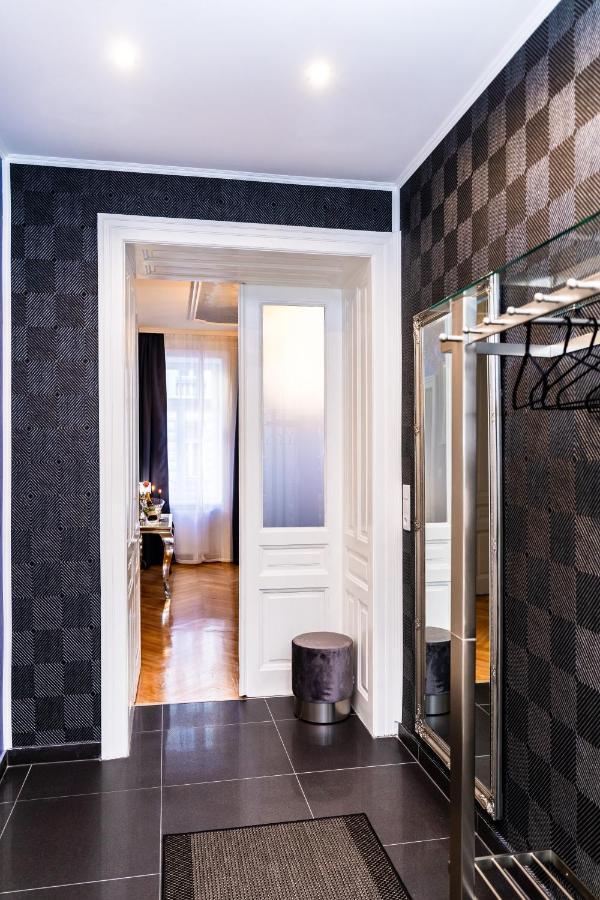 Sophies Place Augarten - Imperial Lifestyle City Apartments Vienna Parking 외부 사진