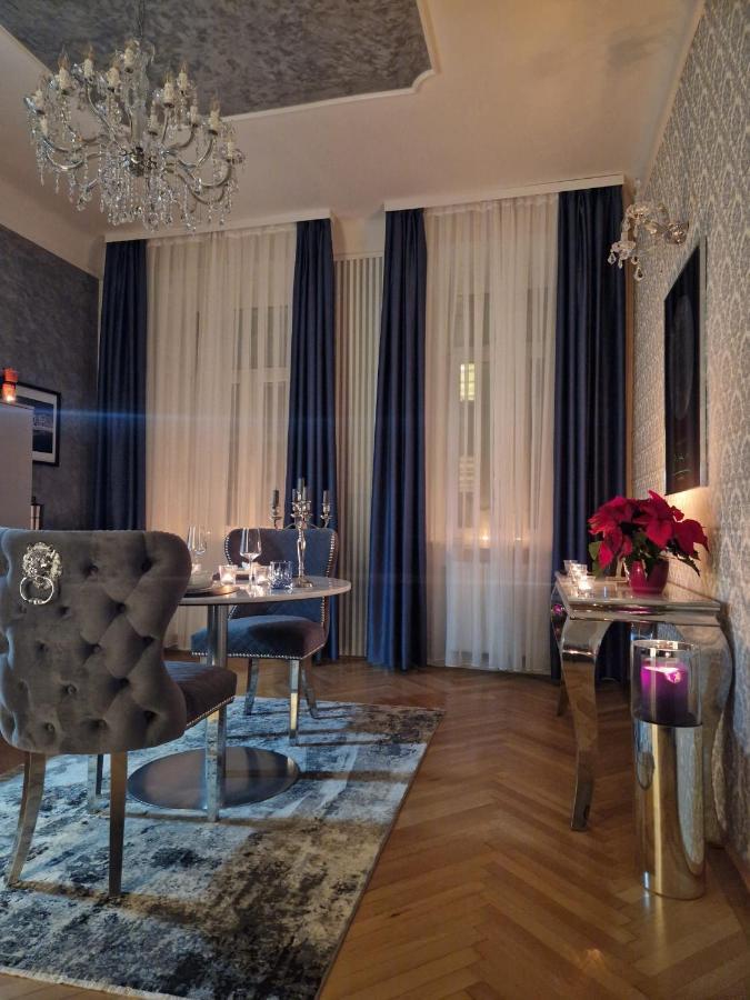 Sophies Place Augarten - Imperial Lifestyle City Apartments Vienna Parking 외부 사진