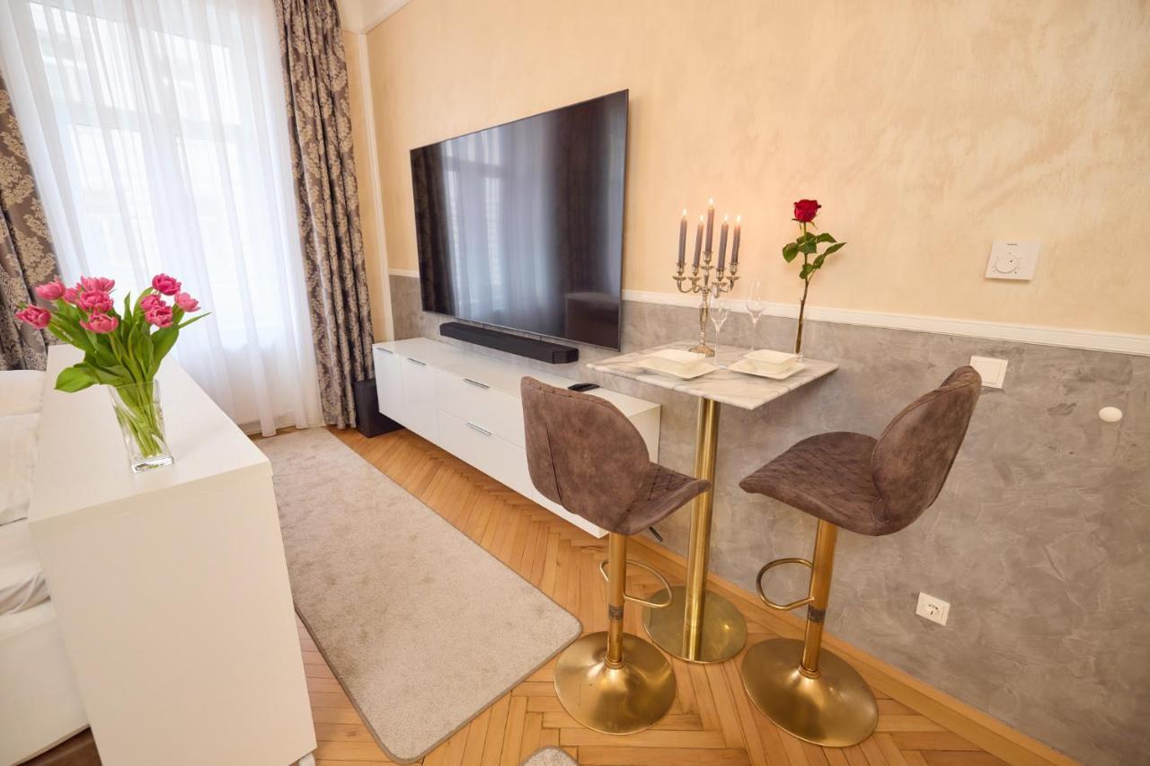 Sophies Place Augarten - Imperial Lifestyle City Apartments Vienna Parking 외부 사진