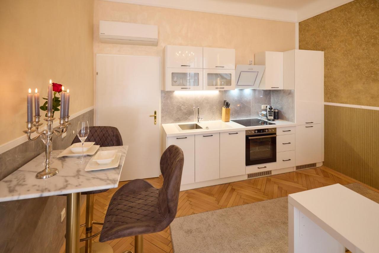 Sophies Place Augarten - Imperial Lifestyle City Apartments Vienna Parking 외부 사진