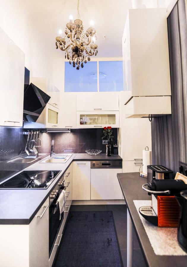 Sophies Place Augarten - Imperial Lifestyle City Apartments Vienna Parking 외부 사진